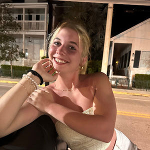 Meet your Posher, Estella